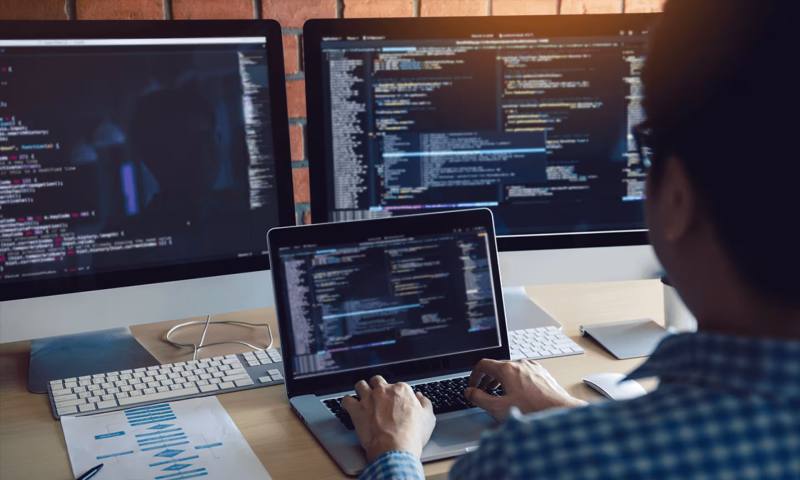 数据科学选型:R与Python如何赋能四平网站建设?